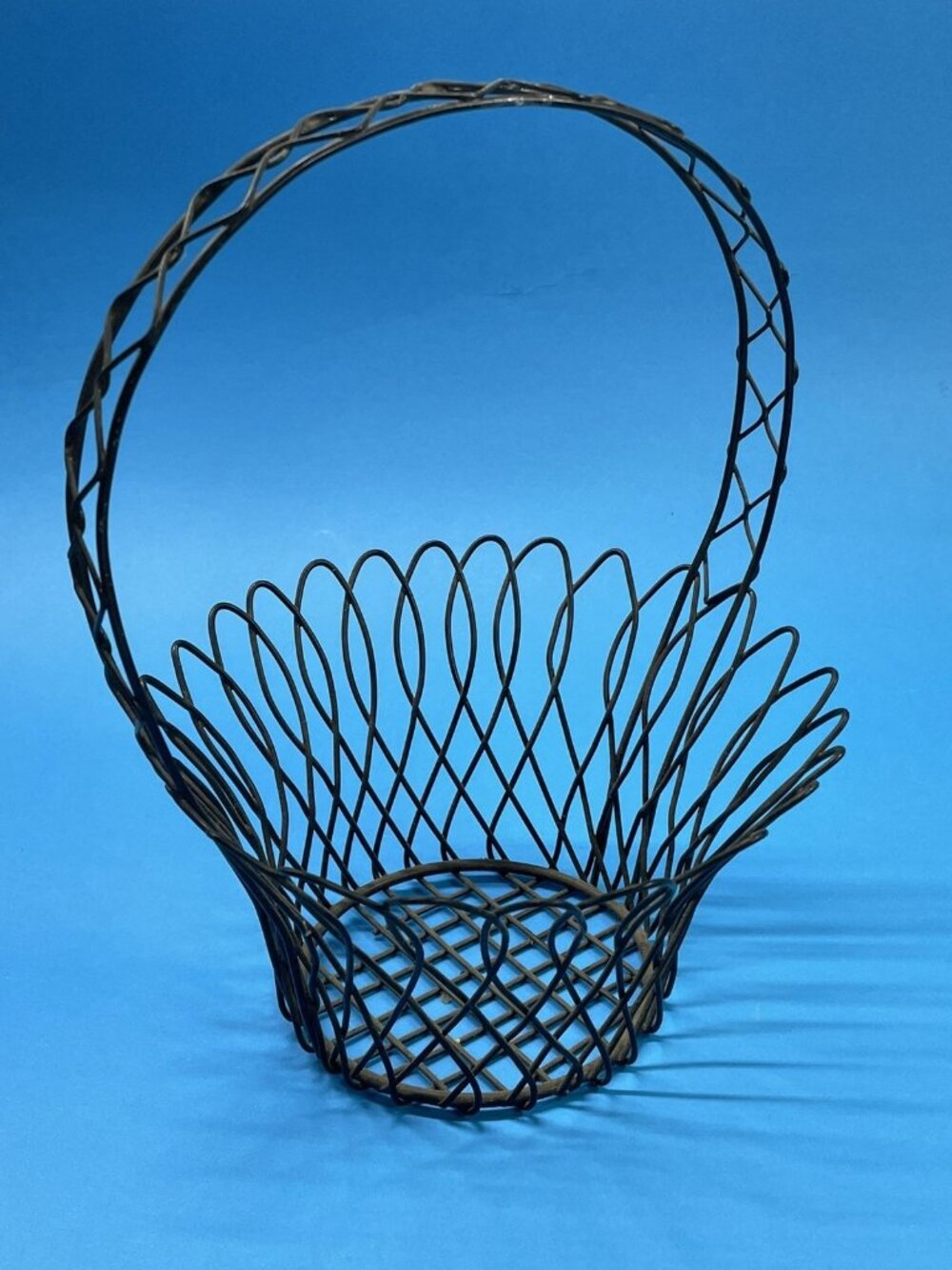 VTG Wire Egg Basket w Handle Storage Farmhouse Primitive Country Decor 9.5” X 7